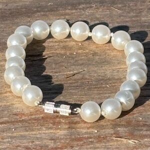Lovely Vintage Pearl Bracelet!